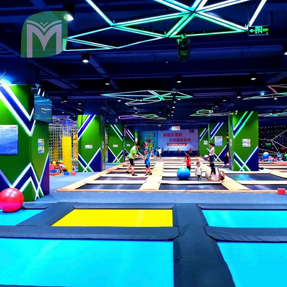 Trampolin med bild bifogad